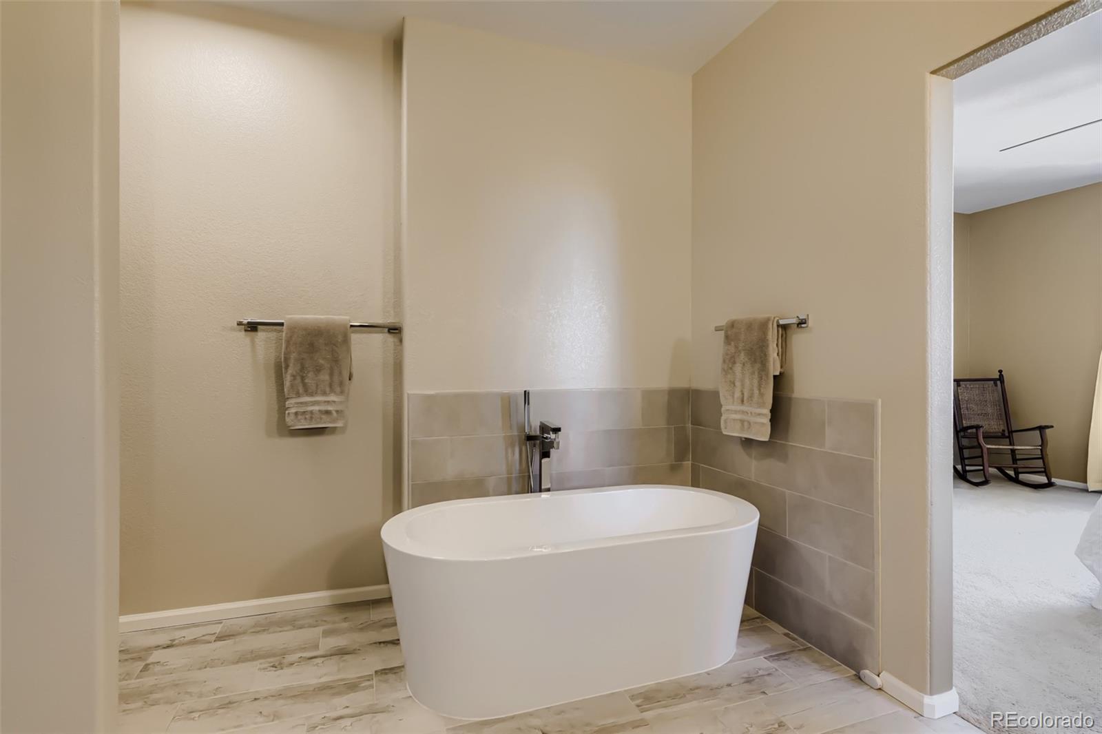 3897 Mallard Lane Highlands Ranch, CO 80126 - Photo 19 of 50 a bathroom with a bathtub