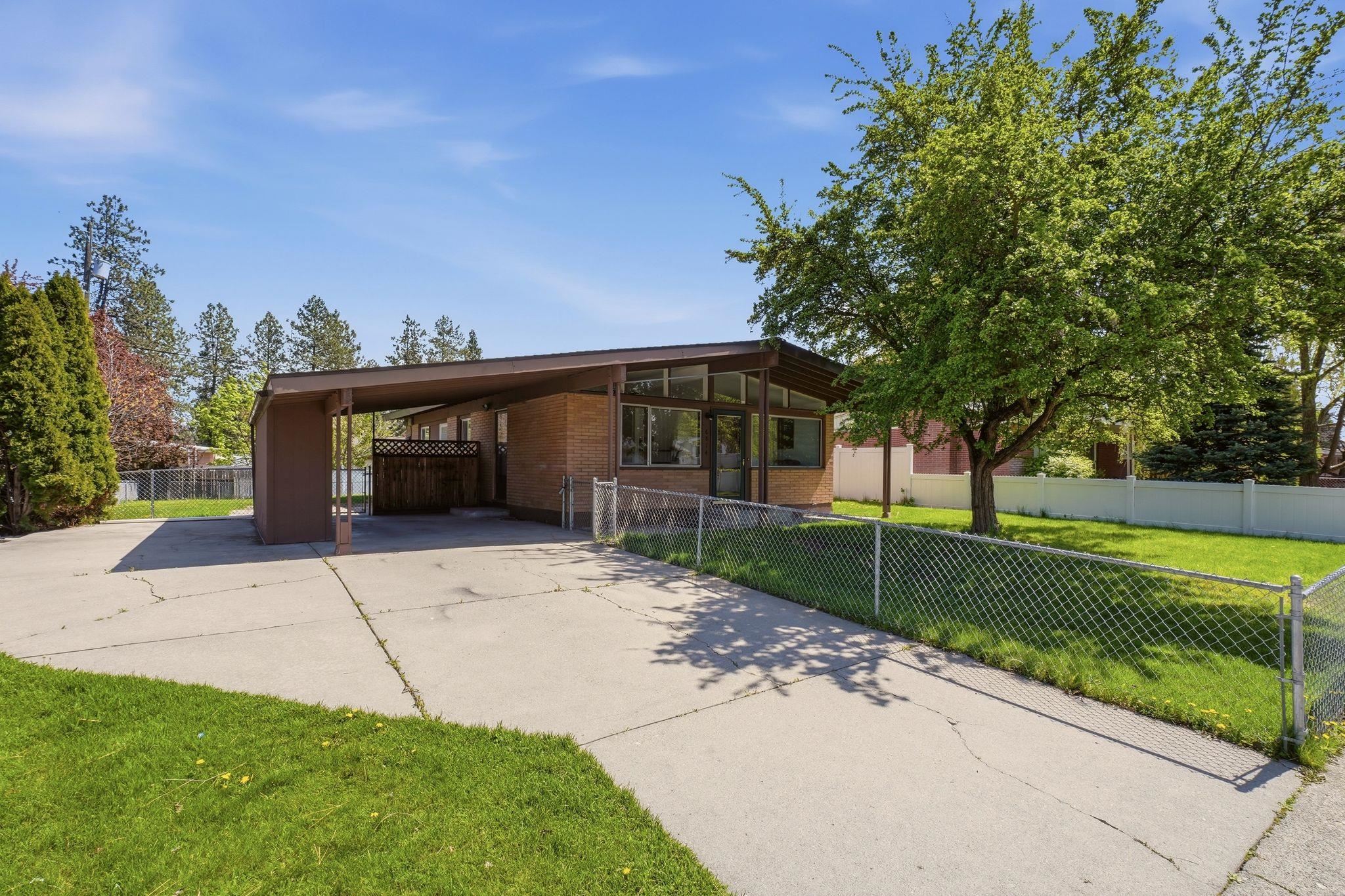 6814 North Post Street Spokane, WA 99208 - Photo 2 of 32