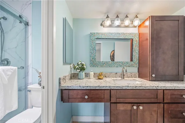 $699,900 | 25712 Le Parc, Unit 20, Lake Forest, CA 92630