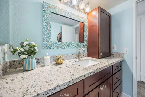$699,900 | 25712 Le Parc, Unit 20, Lake Forest, CA 92630