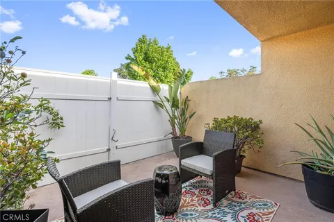 $699,900 | 25712 Le Parc, Unit 20, Lake Forest, CA 92630