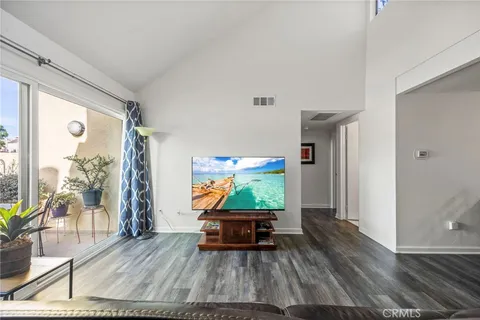 $699,900 | 25712 Le Parc, Unit 20, Lake Forest, CA 92630