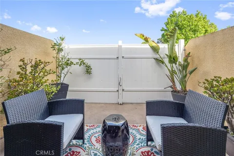 $699,900 | 25712 Le Parc, Unit 20, Lake Forest, CA 92630