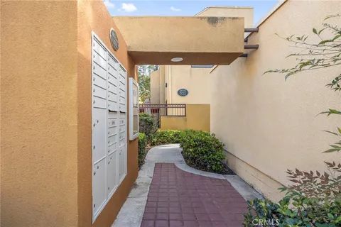$699,900 | 25712 Le Parc, Unit 20, Lake Forest, CA 92630