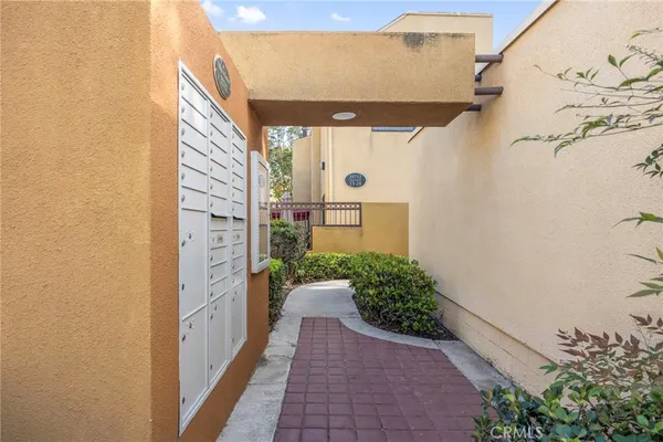 $699,900 | 25712 Le Parc, Unit 20, Lake Forest, CA 92630