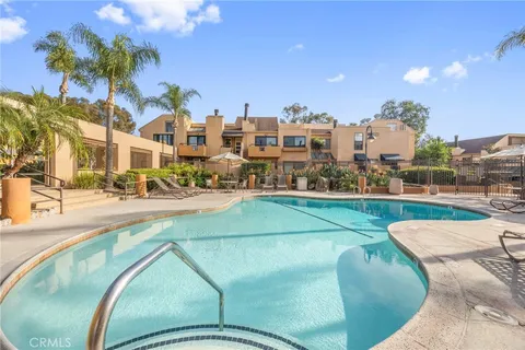$699,900 | 25712 Le Parc, Unit 20, Lake Forest, CA 92630