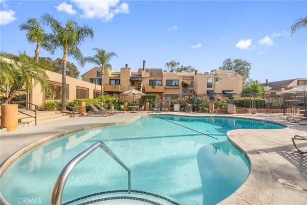 $699,900 | 25712 Le Parc, Unit 20, Lake Forest, CA 92630