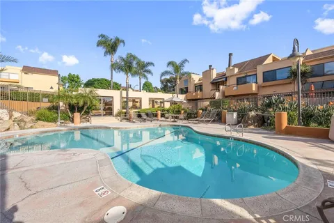 $699,900 | 25712 Le Parc, Unit 20, Lake Forest, CA 92630