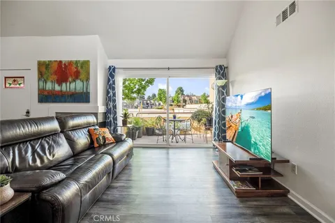 $699,900 | 25712 Le Parc, Unit 20, Lake Forest, CA 92630