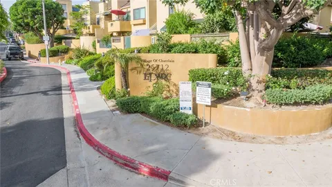 $699,900 | 25712 Le Parc, Unit 20, Lake Forest, CA 92630
