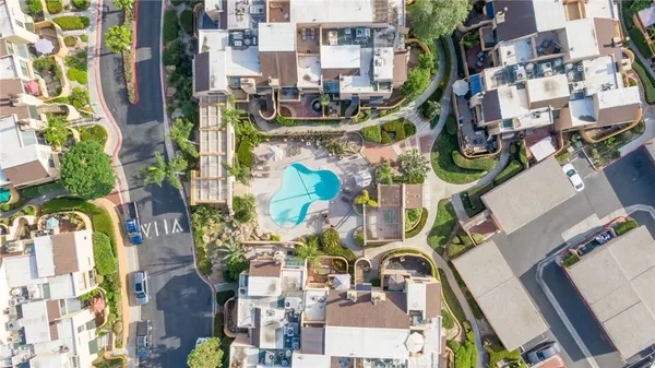 $699,900 | 25712 Le Parc, Unit 20, Lake Forest, CA 92630