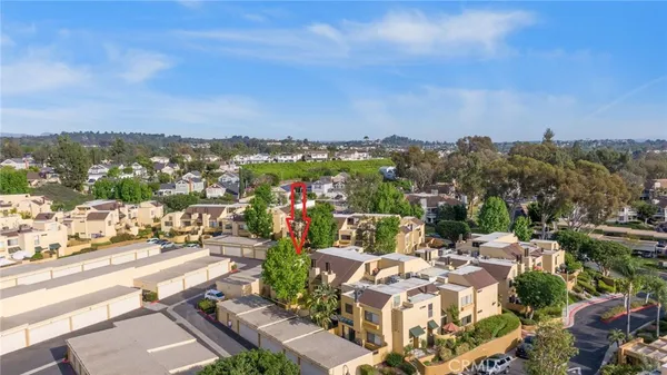 $699,900 | 25712 Le Parc, Unit 20, Lake Forest, CA 92630