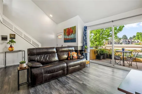 $699,900 | 25712 Le Parc, Unit 20, Lake Forest, CA 92630