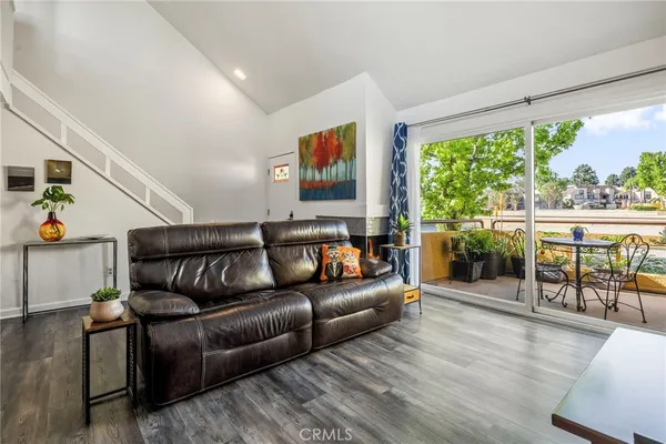 $699,900 | 25712 Le Parc, Unit 20, Lake Forest, CA 92630