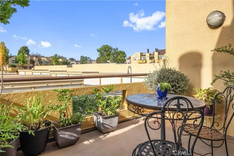 $699,900 | 25712 Le Parc, Unit 20, Lake Forest, CA 92630