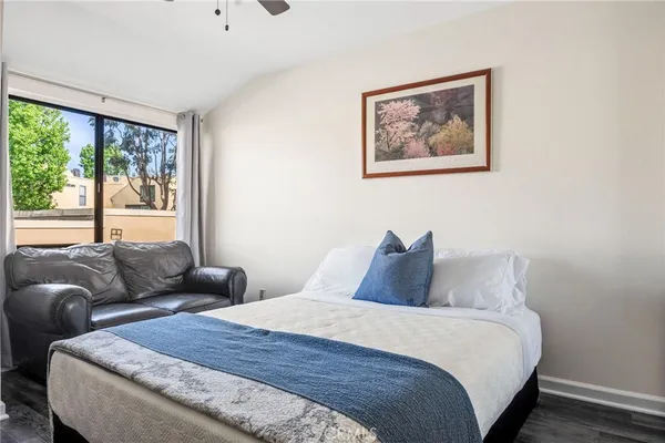 $699,900 | 25712 Le Parc, Unit 20, Lake Forest, CA 92630