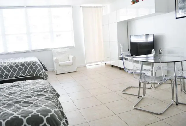 $390,000 | Miami Beach City Center, Miami Beach, FL 33139