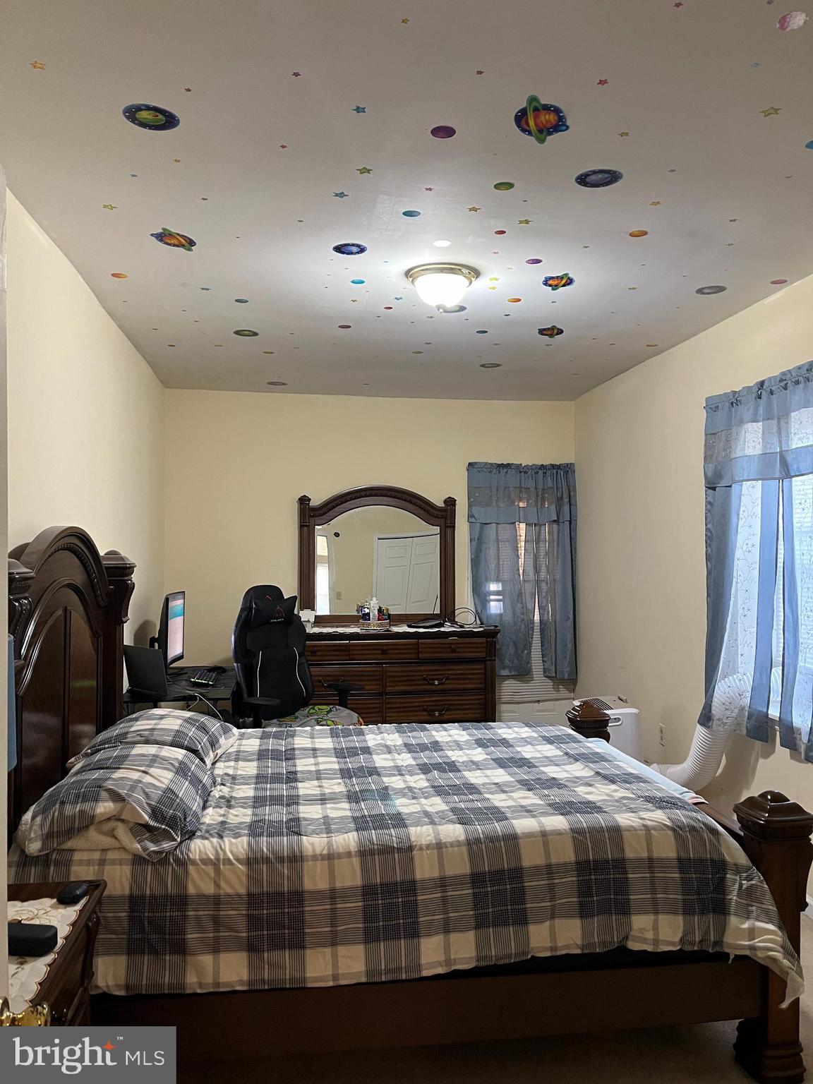 833 North Front Street Reading, PA 19601 - Photo 19 of 24 a bedroom with double bed and a night stand