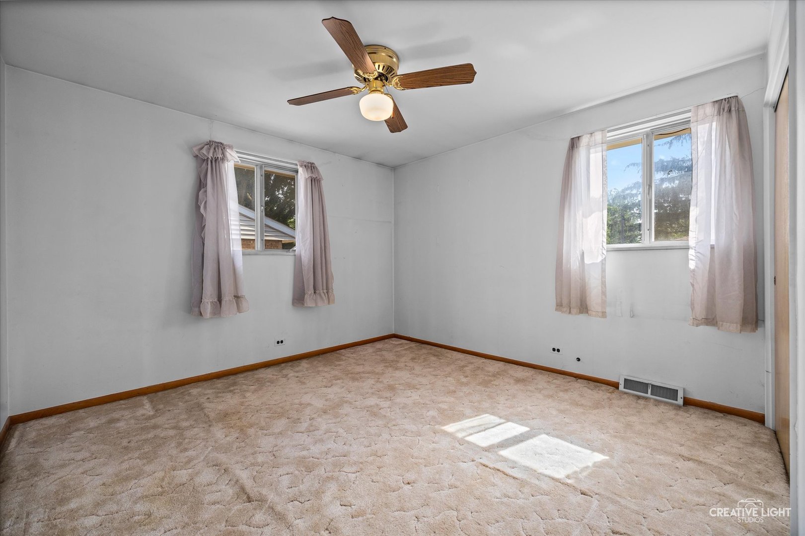 523 South Clarendon Avenue Addison, IL 60101 - Photo 8 of 17 Gallery Image 8