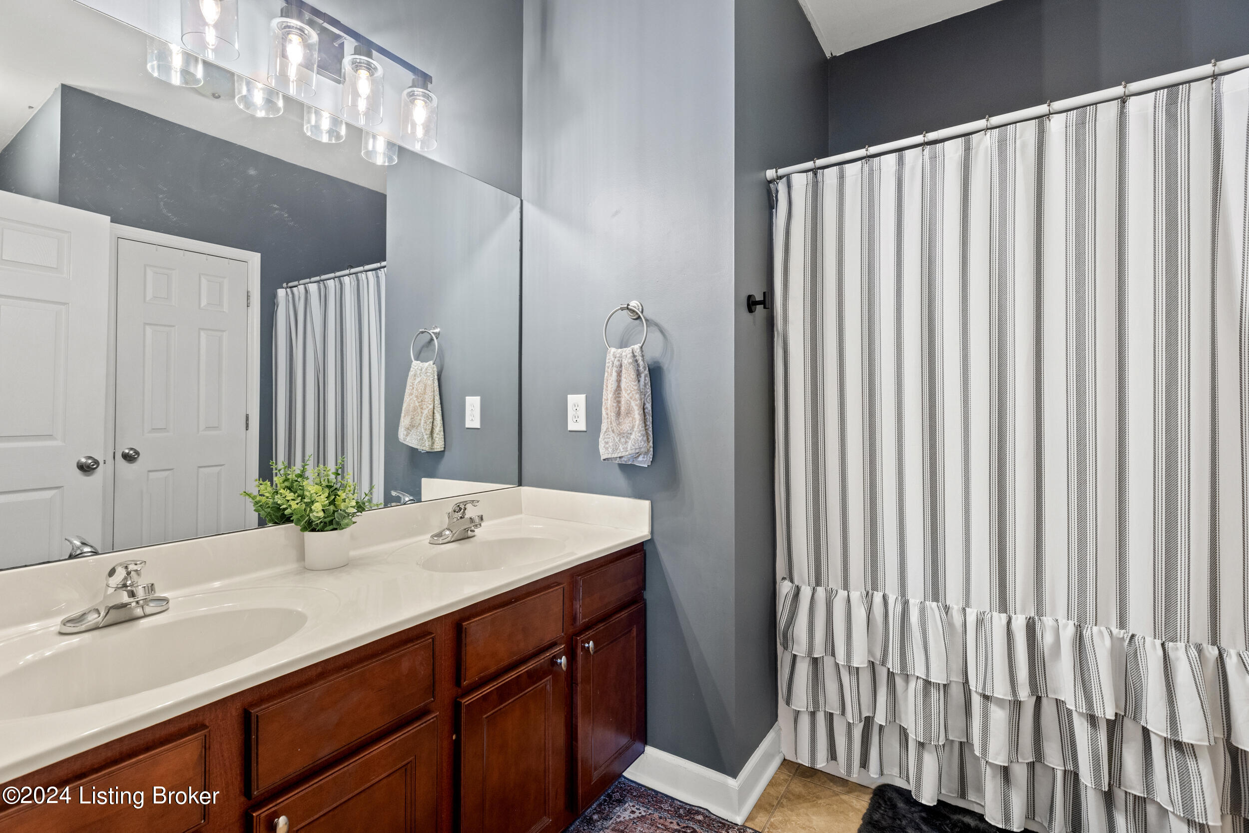 112 Chinoe Road Versailles, KY 40383 - Photo 12 of 22 Primary Bath