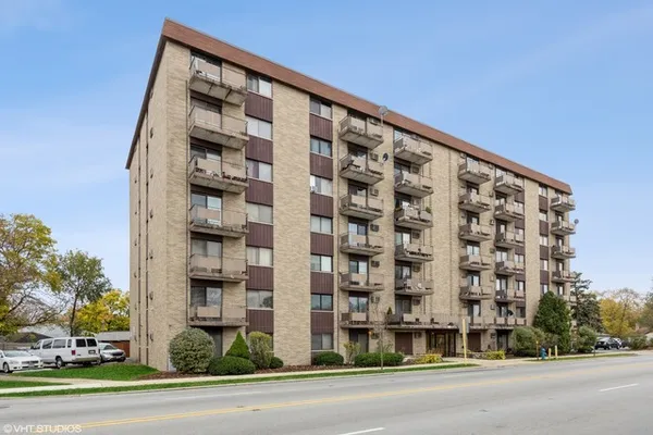 $159,900 | 850 Des Plaines Avenue, Unit 504, Forest Park, IL 60130