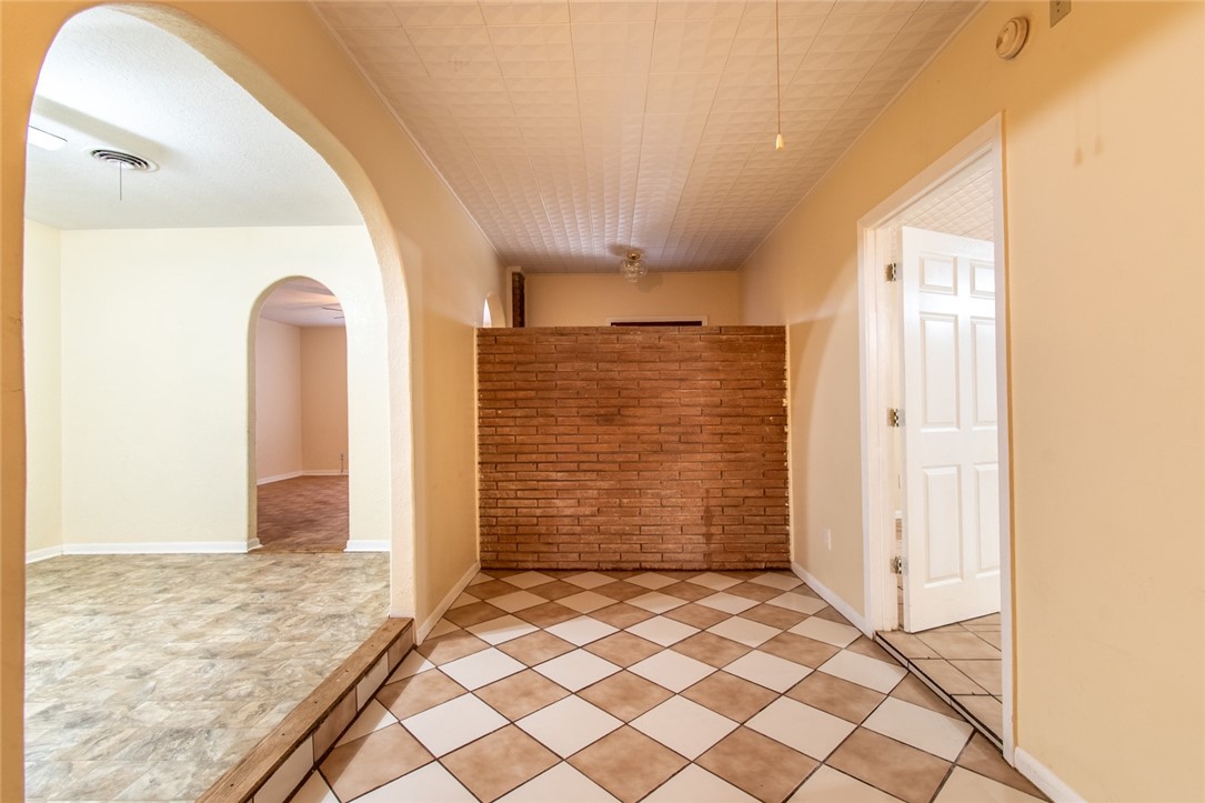 5802 Limerick Drive Corpus Christi, TX 78413 - Photo 15 of 34 a view of an empty room