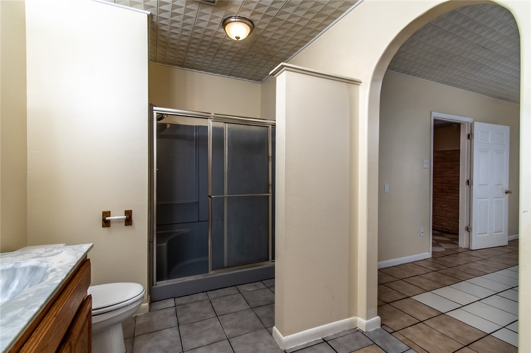 5802 Limerick Drive Corpus Christi, TX 78413 - Photo 22 of 34 a bathroom with a granite countertop toilet and a sink