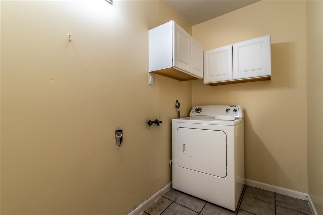 5802 Limerick Drive Corpus Christi, TX 78413 - Photo 30 of 34 a utility room with dryer and washer