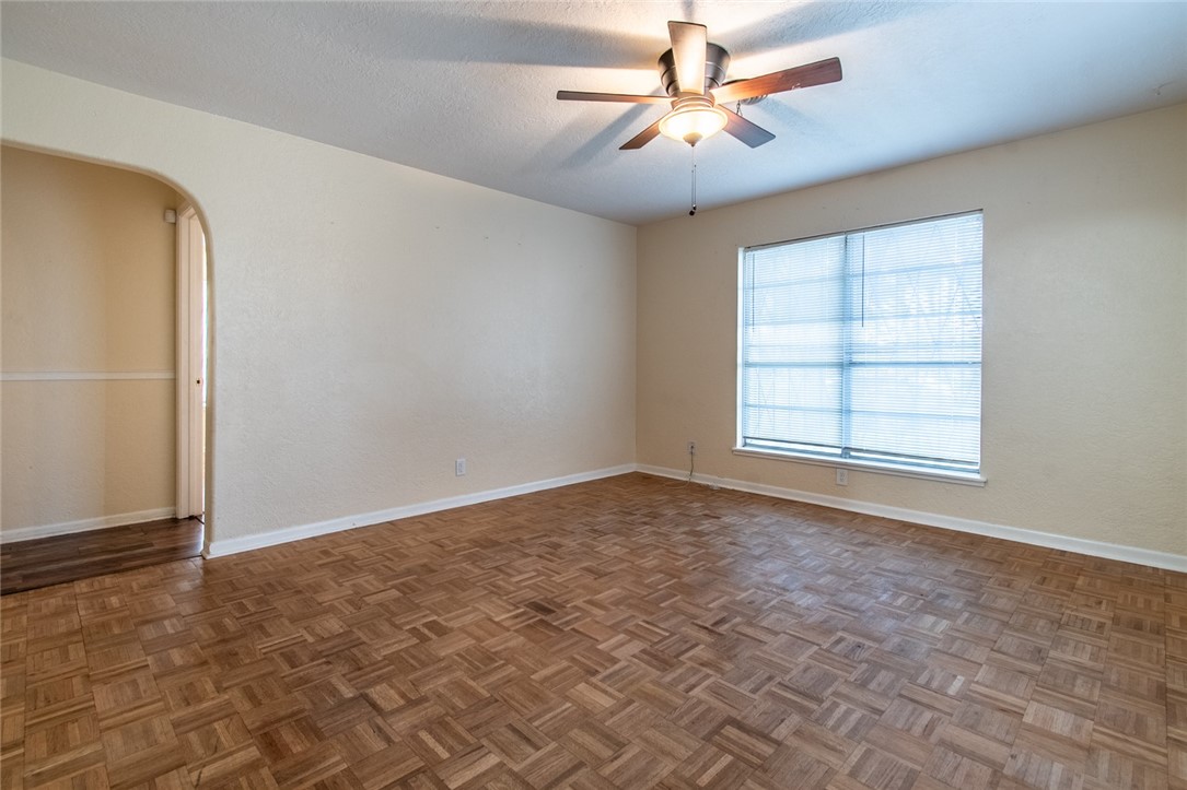5802 Limerick Drive Corpus Christi, TX 78413 - Photo 5 of 34 an empty room with windows and fan