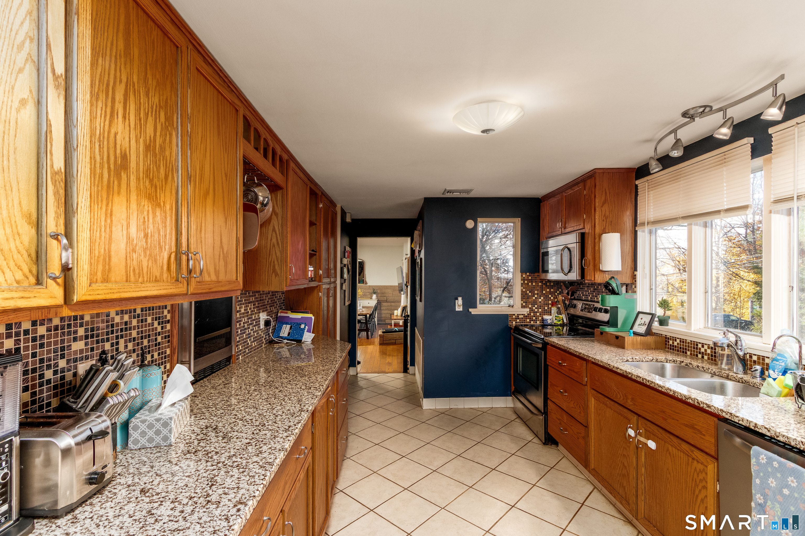 357 Long Hill Road Wallingford, CT 06492 - Photo 8 of 40