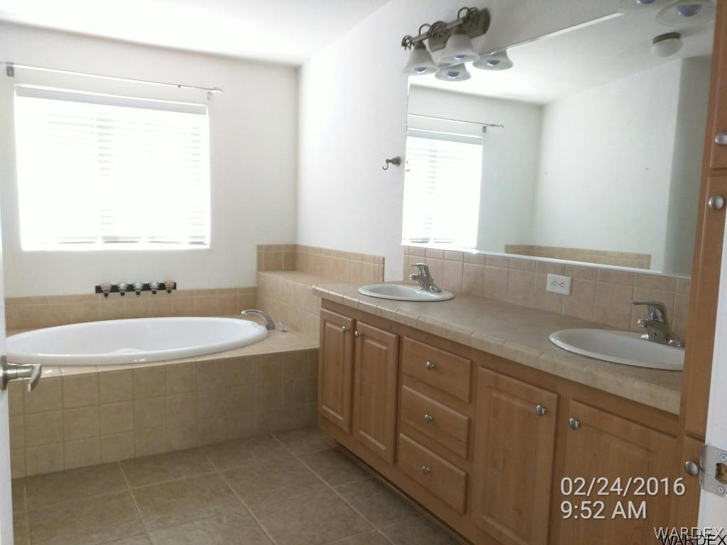 3425 Bacobi Road Golden Valley, AZ 86413 - Photo 13 of 24 Master Bath