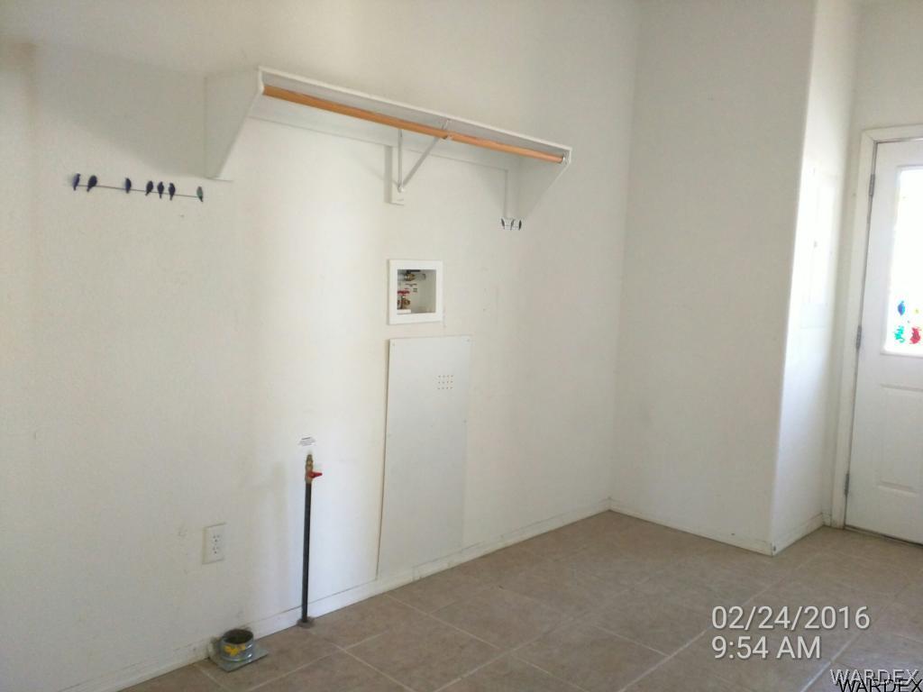 3425 Bacobi Road Golden Valley, AZ 86413 - Photo 22 of 24 Laundry room