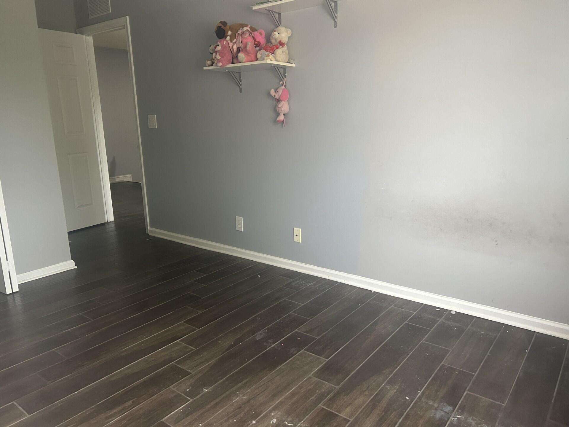 1239 Imperial Lake Road West Palm Beach, FL 33413 - Photo 9 of 15 2919468d-d98c-468b-8c22-f8b0f0334601