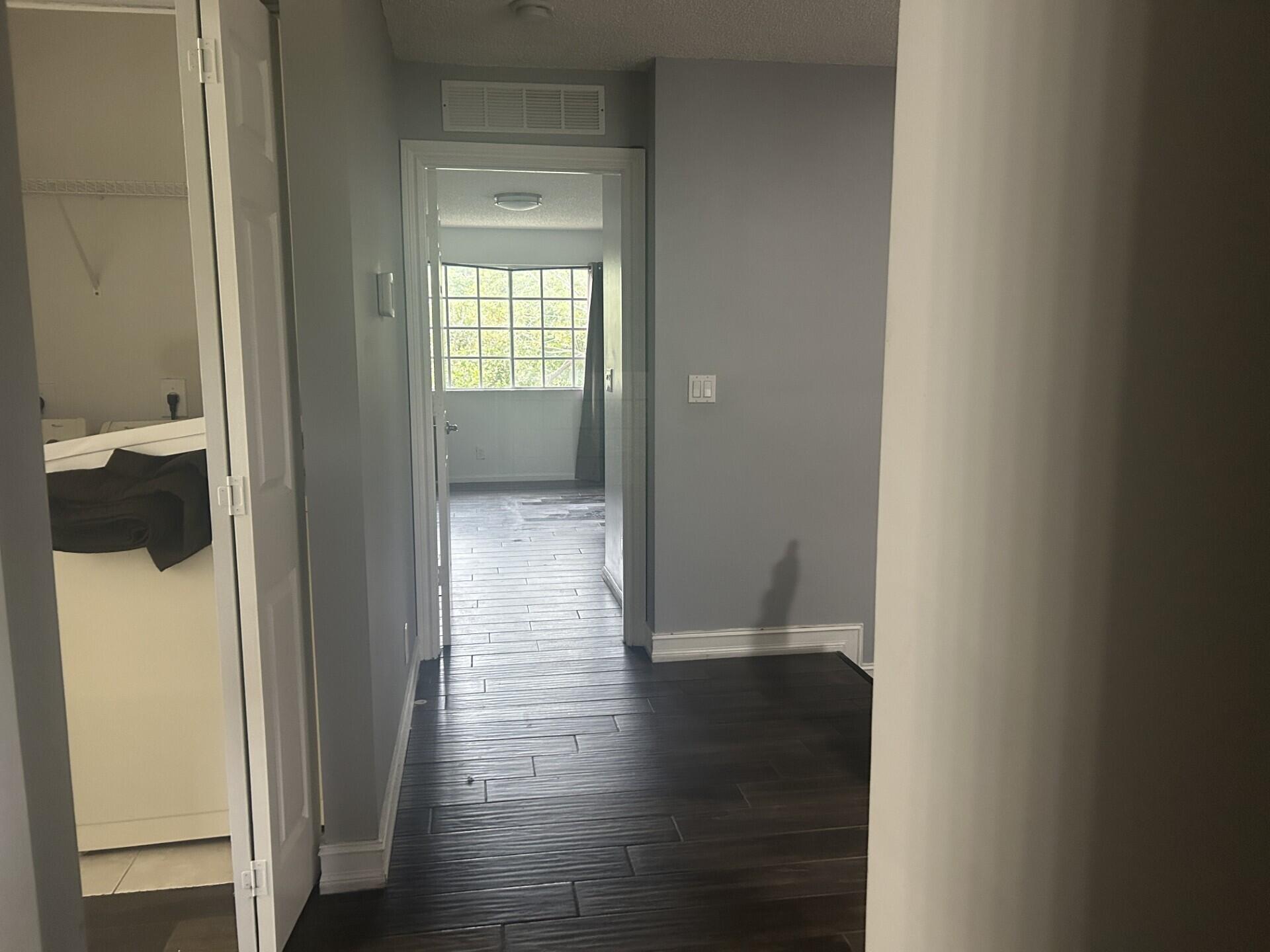 1239 Imperial Lake Road West Palm Beach, FL 33413 - Photo 10 of 15 b21ee0a6-531d-427b-9c85-fb6820f9697e