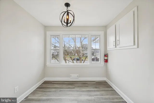 a view of entryway with window