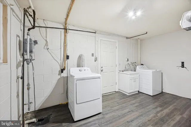 a view of utility room and utility room