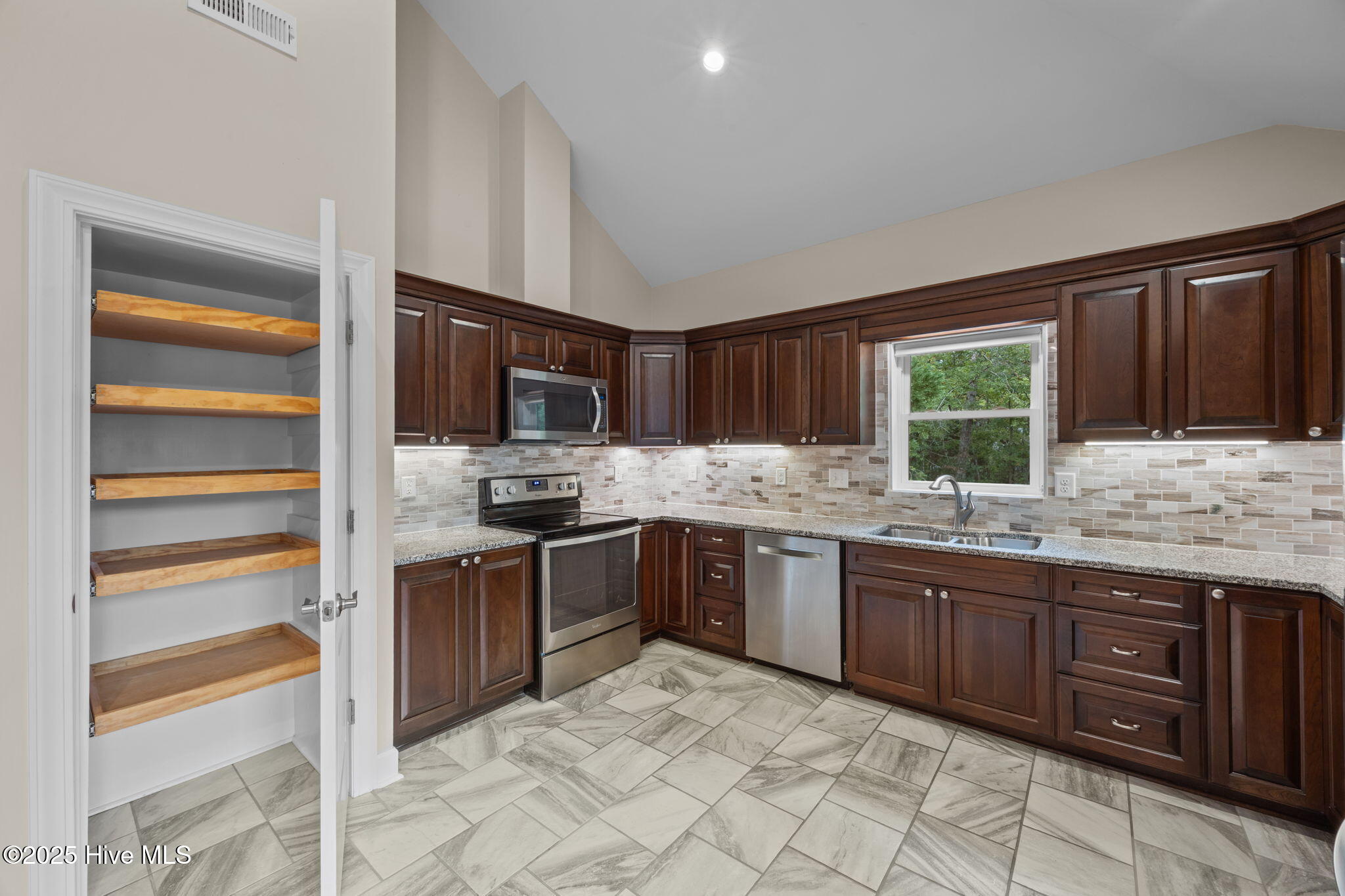 402 Whittaker Point Road Oriental, NC 28571 - Photo 32 of 61 Gourmet Kitchen!