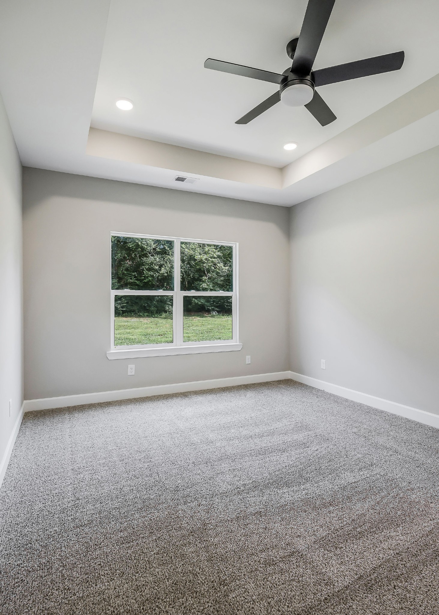 117 Reece Road Baxter, TN 38544 - Photo 19 of 31 a view of a livingroom with a ceiling fan and window