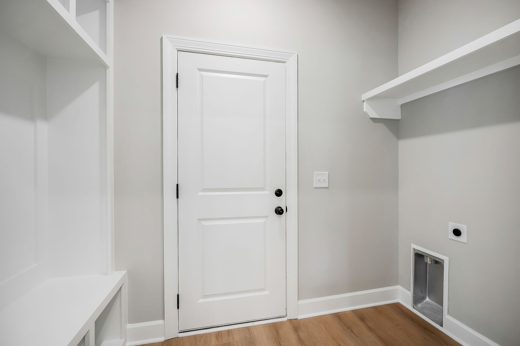 117 Reece Road Baxter, TN 38544 - Photo 10 of 31 a view of a hallway with wooden floor