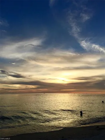 a picture of a wall with a white wall