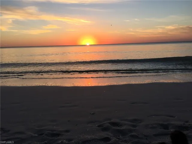 a picture of a bench in the floor