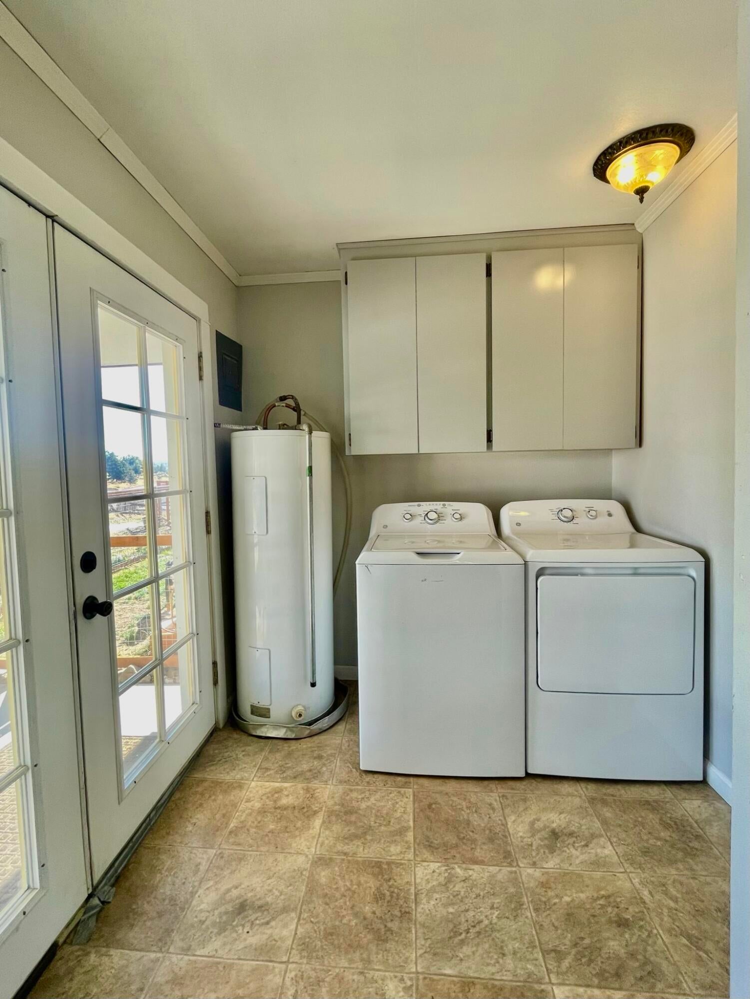 600 Southeast Grizzly Road Madras, OR 97741 - Photo 12 of 40 Laundry room patio door