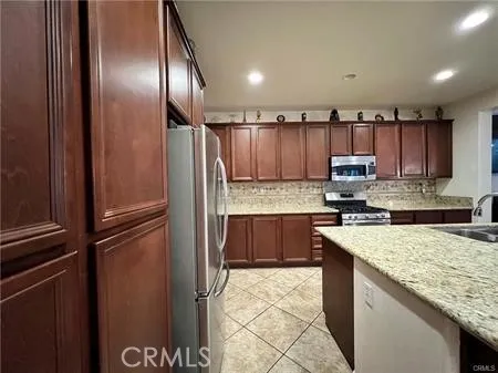 $5,000 | 550 West Mesa Avenue, Rialto, CA 92376