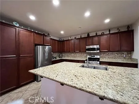 $5,000 | 550 West Mesa Avenue, Rialto, CA 92376