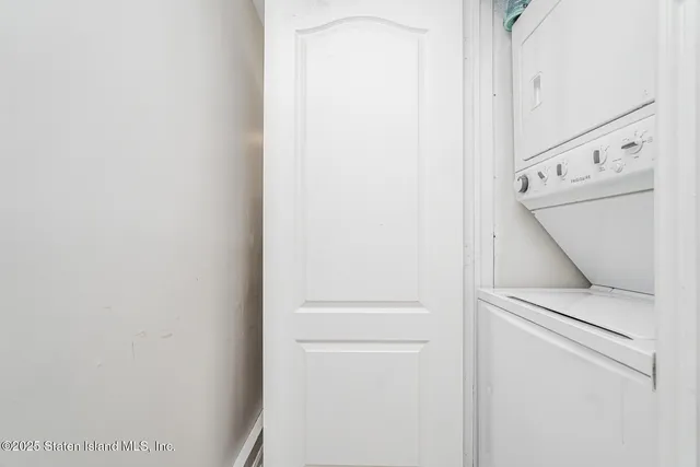 a close up view of washer and dryer