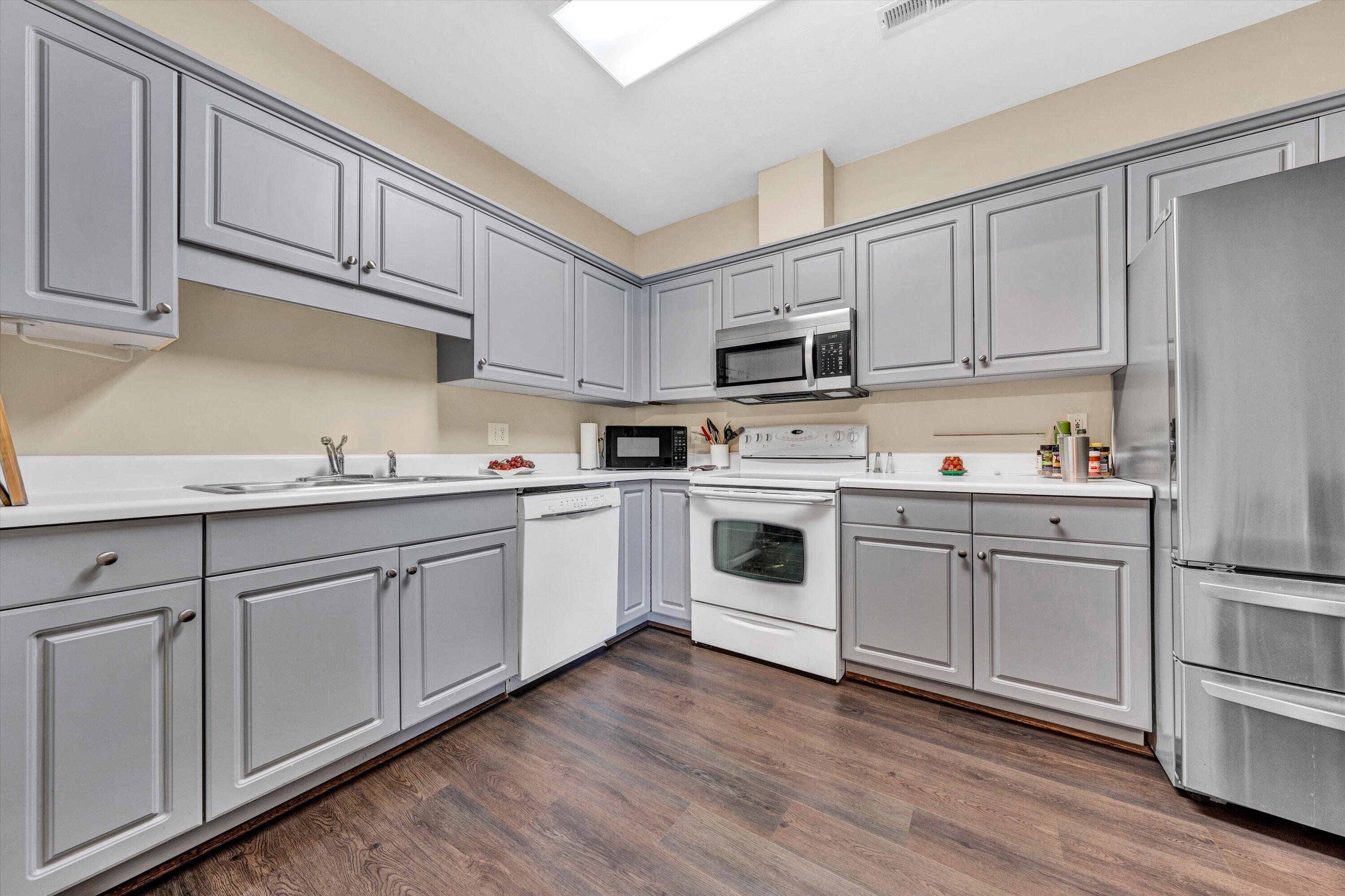 4434 Pheasant Ridge Road, Unit 306 Roanoke, VA 24014 - Photo 9 of 22 09-DSC00819