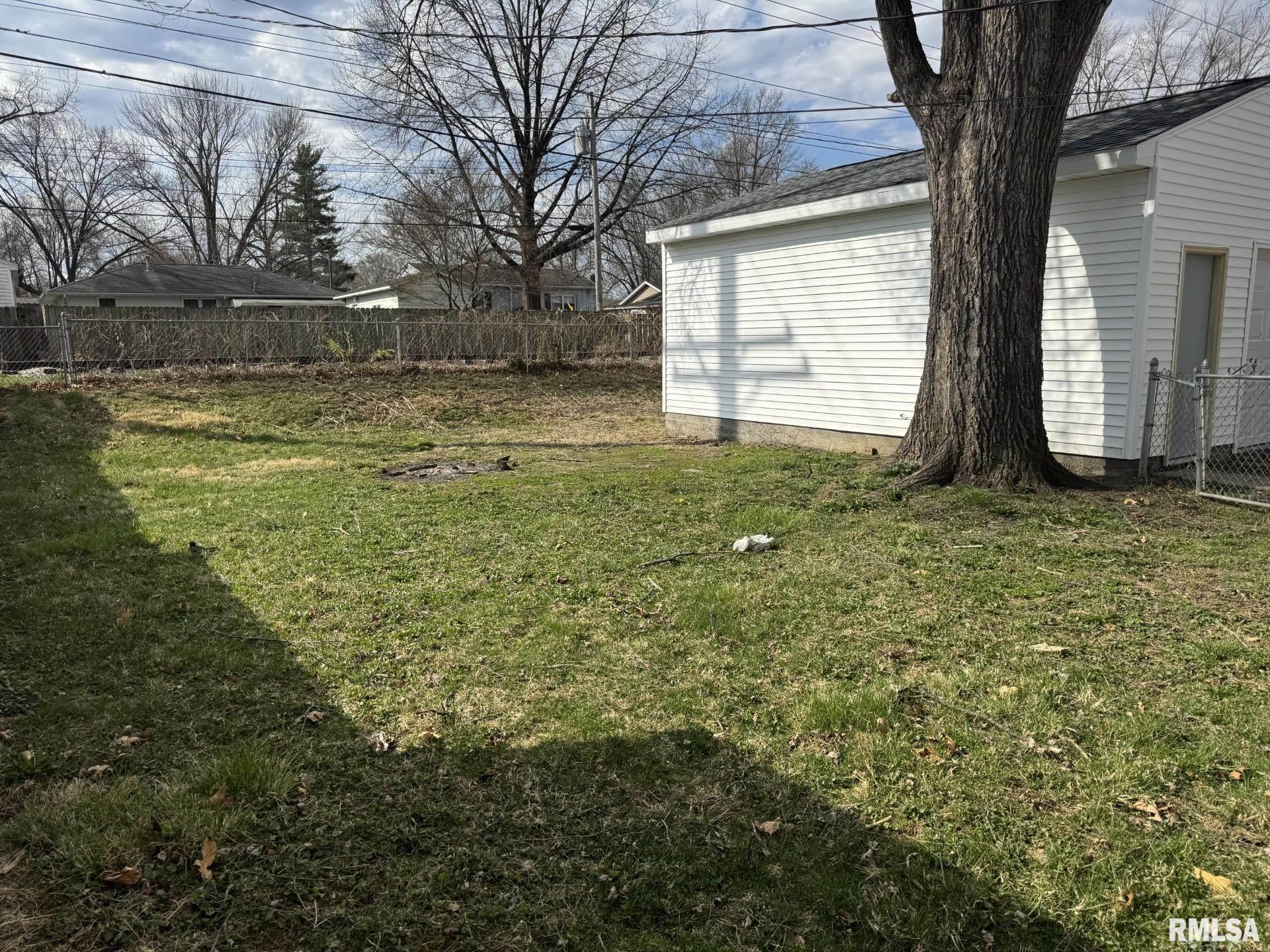 2418 East Wilshire Road Springfield, IL 62703 - Photo 16 of 20