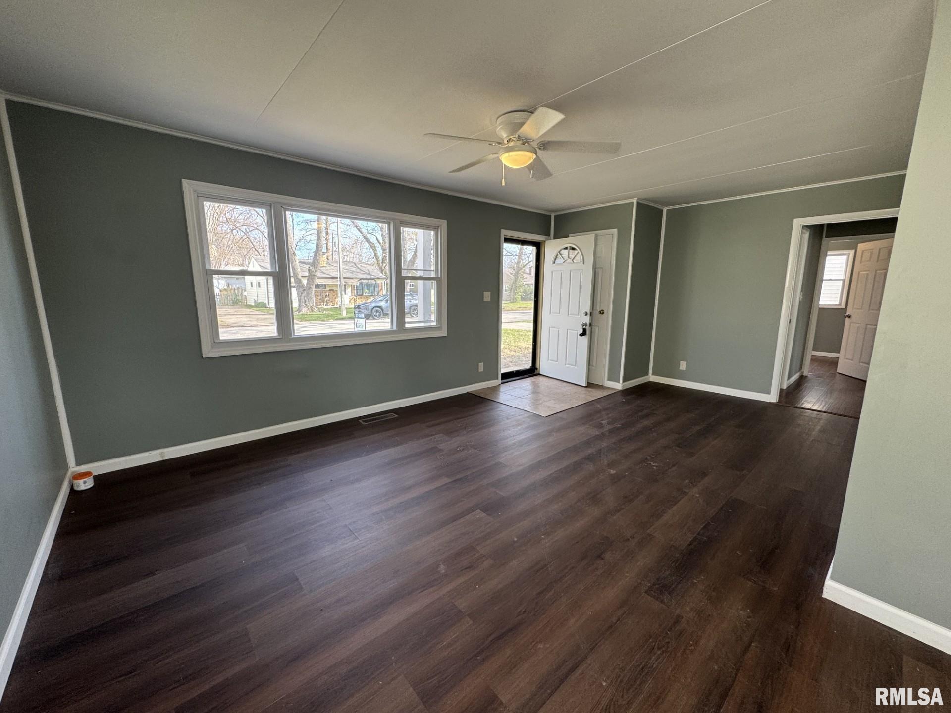 2418 East Wilshire Road Springfield, IL 62703 - Photo 3 of 20