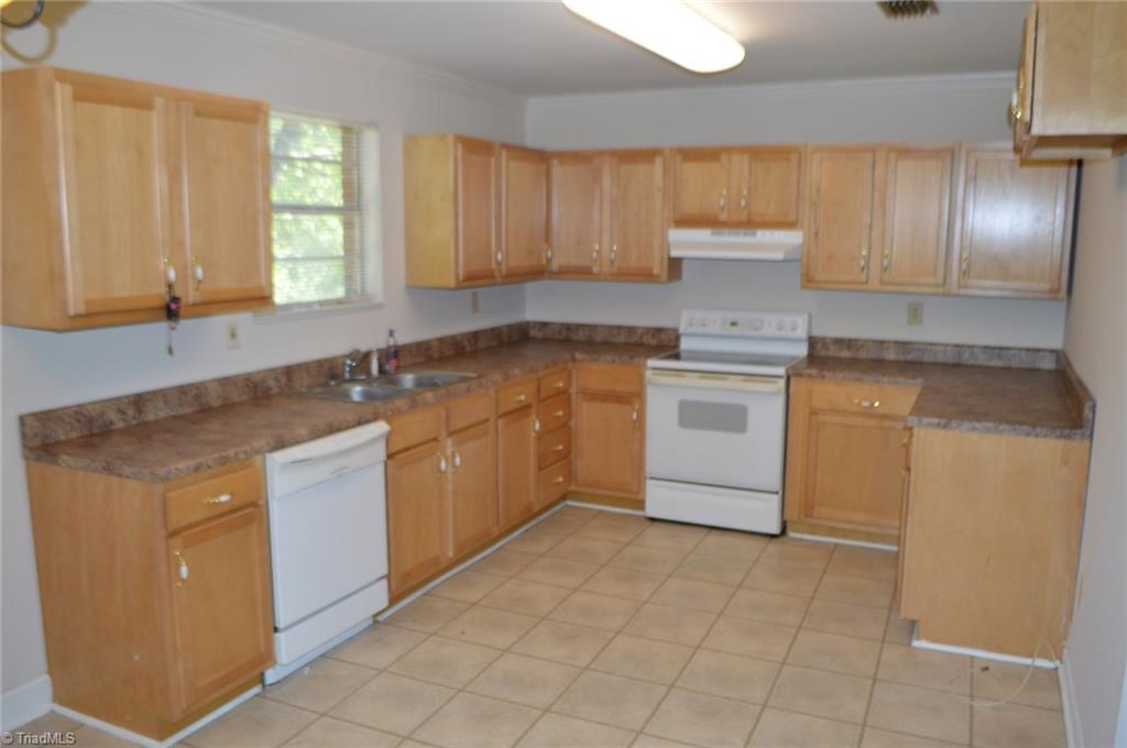 732 Brigham Road Greensboro, NC 27409 - Photo 5 of 18 Gallery Image 5