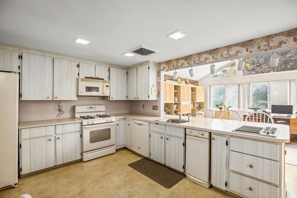 34 Cedarcrest Road Canton, MA 02021 - Photo 9 of 41 Gallery Image 9